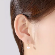 Load image into Gallery viewer, Pure 18K Yellow Gold Natural Freshwater Pearl Hoop Earrings 6.5-7mm - Enumu