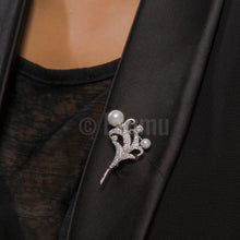 Load image into Gallery viewer, Lilly and Pearl Brooch - Enumu