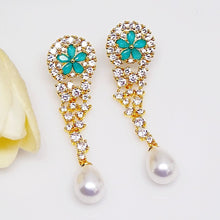 Load image into Gallery viewer, Emerald Pearl Long Dangle Earrings - Enumu