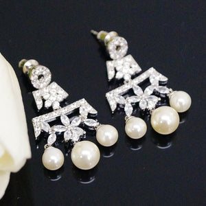 Pearl Flower Dangle Earrings - Enumu