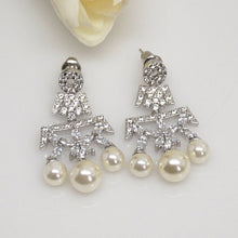 Load image into Gallery viewer, Pearl Flower Dangle Earrings - Enumu